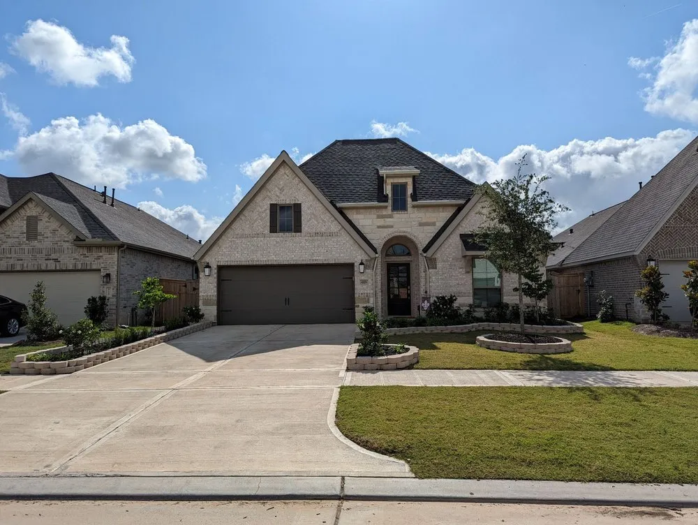 Reliable yard maintenance experts serving Katy, TX - The Grasshopper Pros