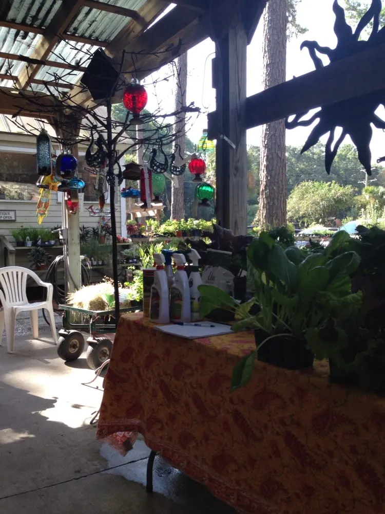 Custom yard cleanup service for beautiful yards in Hardeeville, SC by The Greenery