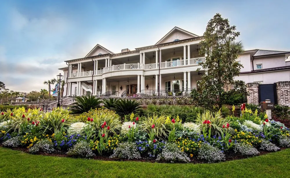 Trusted yard cleanup service for beautiful yards in Hilton Head Island, SC by The Greenery