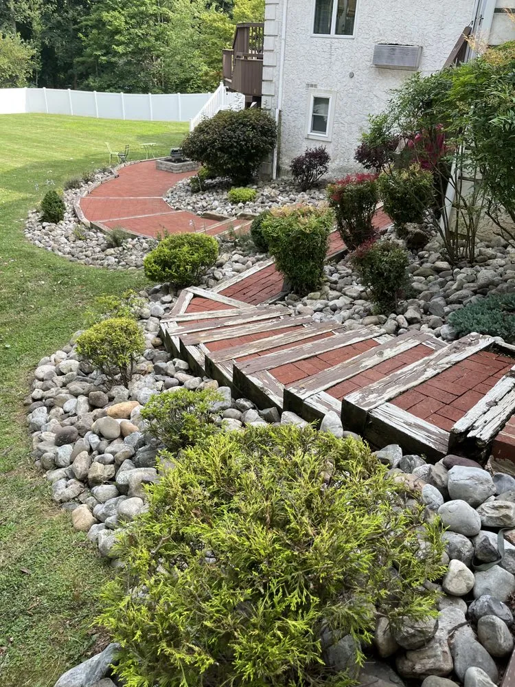 Custom yard cleanup service in Wilmington Manor, DE - The Greenery Landscaping