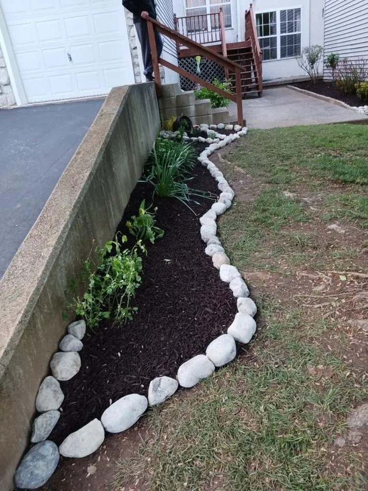 Reliable yard maintenance in Wilmington Manor, DE by The Greenery Landscaping