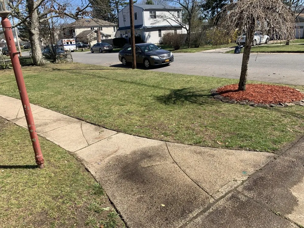 Top-rated lawn mowing service in Wyandanch, NY - The Gridiron