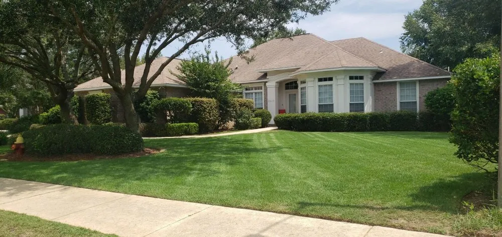 Expert yard maintenance experts serving Pensacola, FL - The Grounds Guys of Pensacola