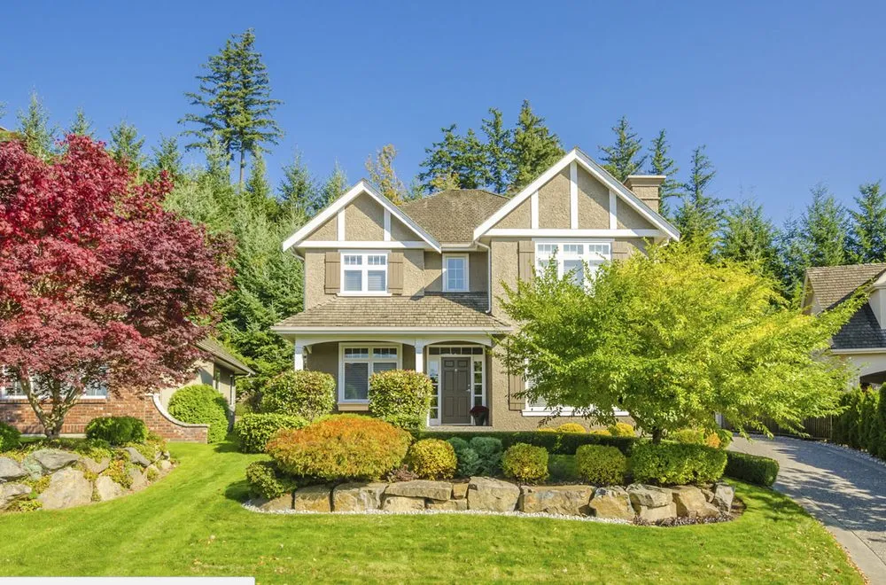 Custom lawn care service in Knoxville, TN - The Grounds Masters