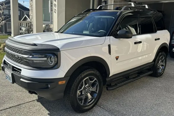 The Guys For The Job Logo