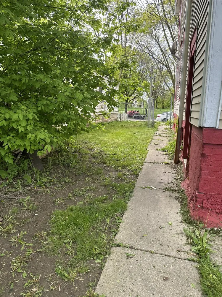 Custom lawn mowing service in Milwaukee, WI by The Guys That do it All