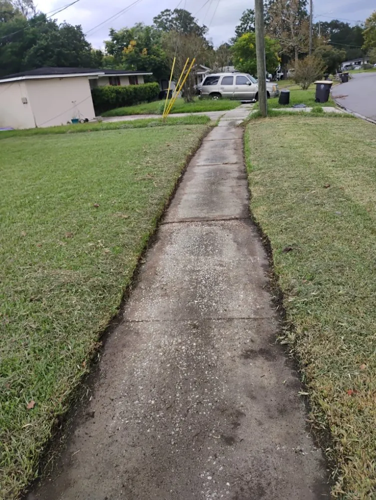 Affordable landscape design experts serving Jacksonville, FL - The Handy Guru Lawn Care Service