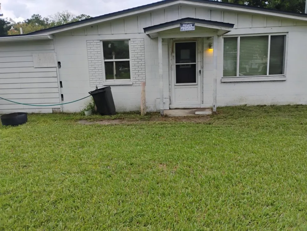 Trusted lawn care service in Jacksonville, FL by The Handy Guru Lawn Care Service