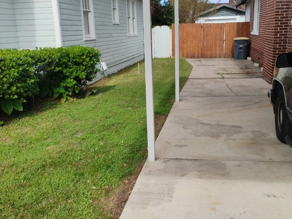 Top-rated yard cleanup service experts serving Jacksonville, FL - The Handy Guru Lawn Care Service