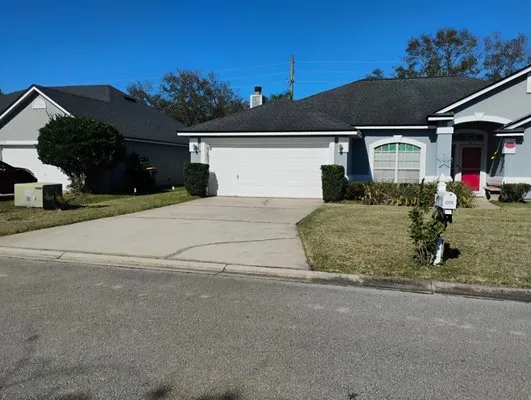 The Handy Guru Lawn Care Service Logo