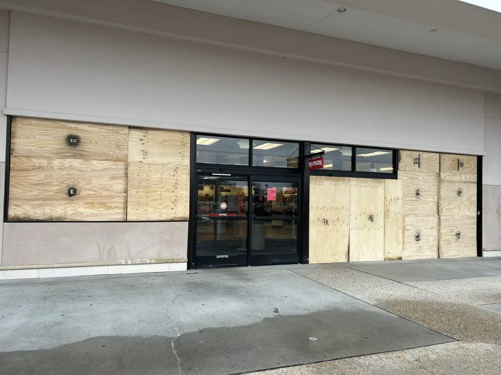 Professional outdoor landscaping for year-round maintenance across Baton Rouge, LA - The Handy Helper