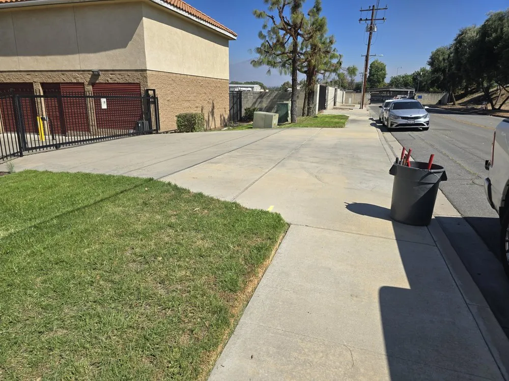 Expert lawn care service experts serving Redlands, CA - The Harris Lawn