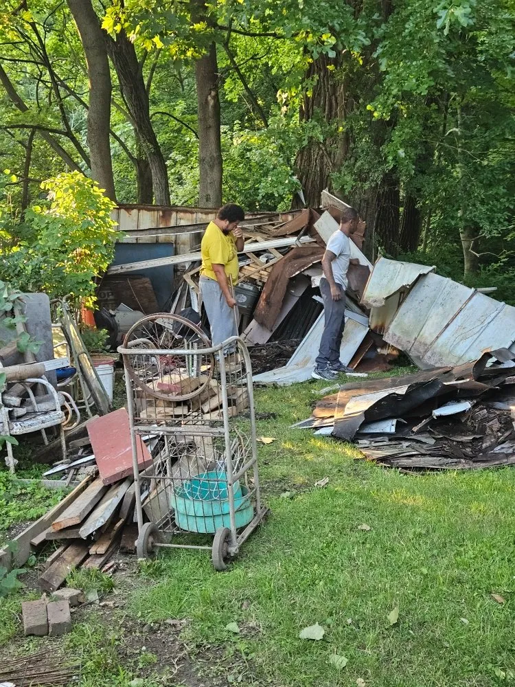 Affordable yard cleanup service with custom design across Erie, PA - The Helpful Hand Cleaning and Moving services