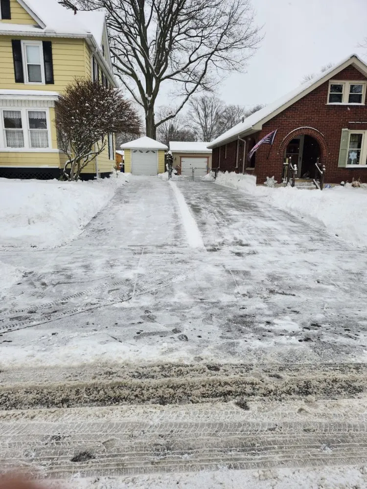 Affordable lawn mowing service experts serving Erie, PA - The Helpful Hand Cleaning and Moving services