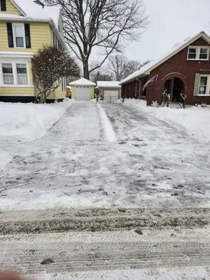 The Helpful Hand Cleaning and Moving services Logo