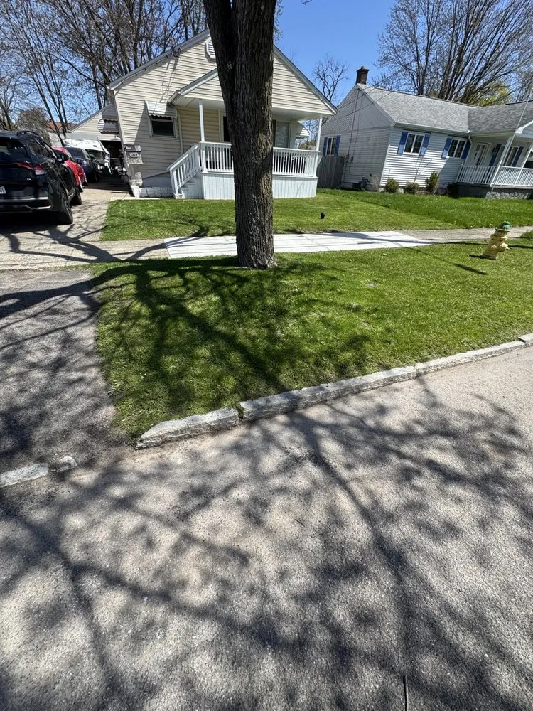 Top-rated lawn mowing service experts serving Niagara Falls, NY - The Joat