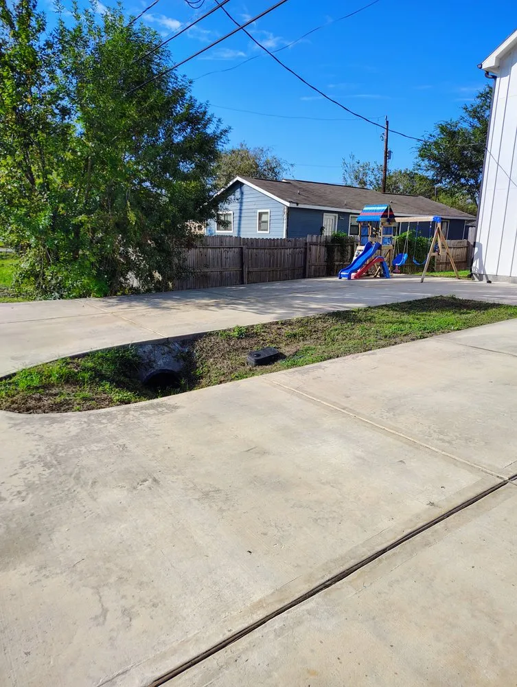 Affordable landscaping services experts serving Houston, TX - The Johnsons Lawn Care