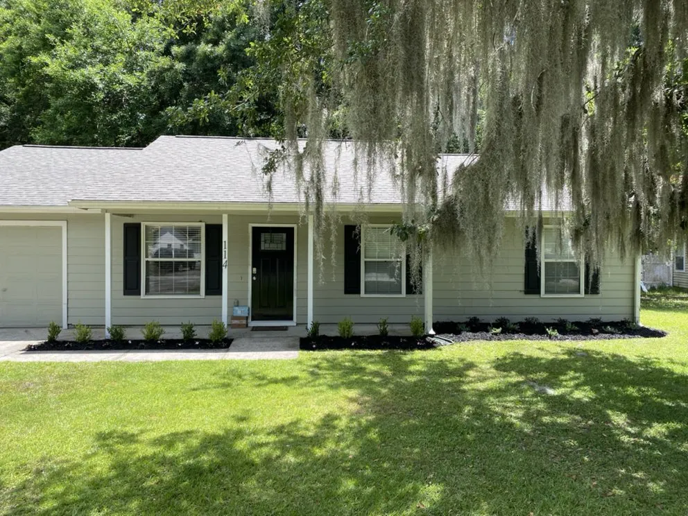 Reliable yard cleanup service near you in Yulee, FL by The Land Man Lawnscapes and Handyman Services