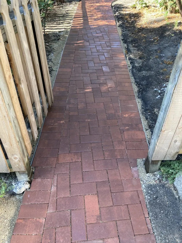 Local lawn mowing service in Chicago, IL - The Landscaper Guy