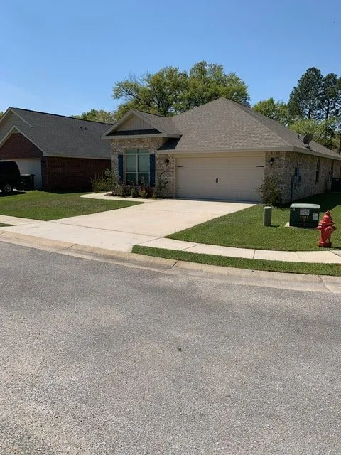 Top-rated lawn mowing service near you in Foley, AL by The Lawn Barber