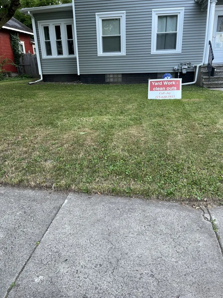 Professional lawn mowing service for homes in Syracuse, NY by The lawn barber