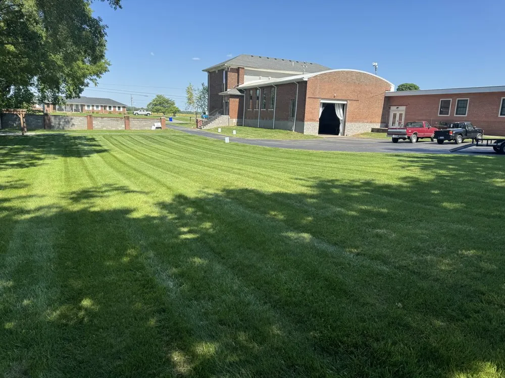 Custom lawn care service experts serving Alvaton, KY - The Lawn Company
