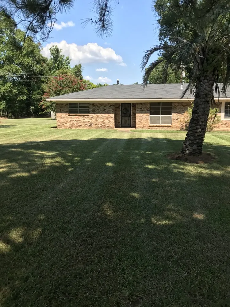 Affordable garden landscaping in Natchitoches, LA by The Lawn Dr Of Natchitoches