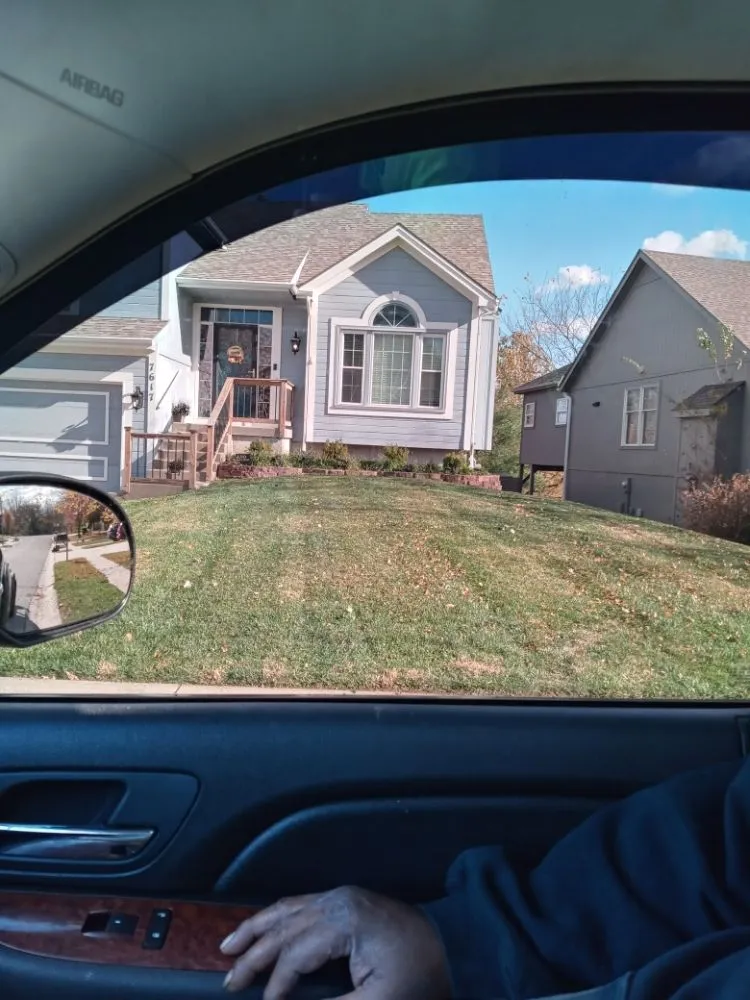 Custom lawn mowing service near you across Kansas City, MO - The Lawn Fellaz