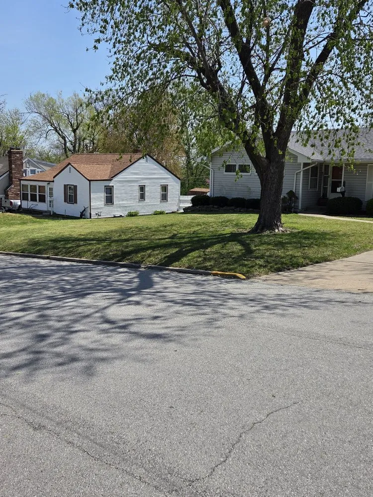 Trusted yard maintenance experts serving Florissant, MO - The Lawn for You