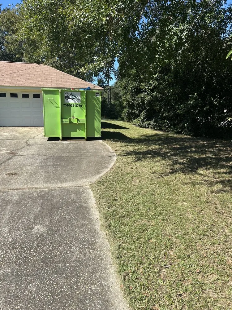 Top-rated yard cleanup service in Robertsdale, AL by The Lawn Guy
