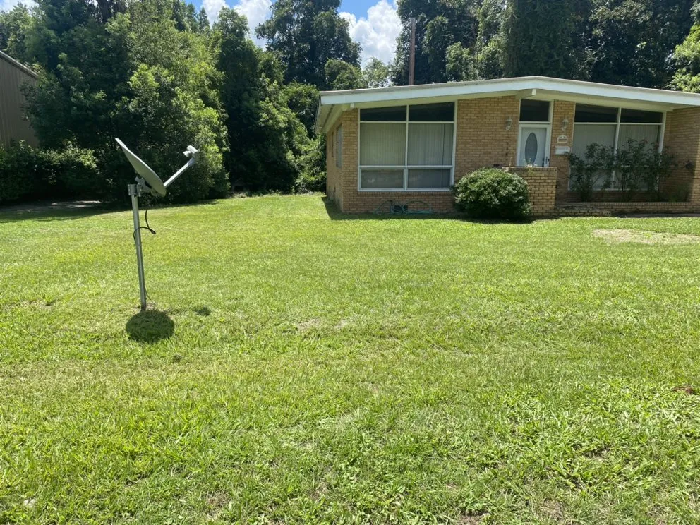 Professional yard maintenance for beautiful yards in Waycross, GA by The Lawn Guy