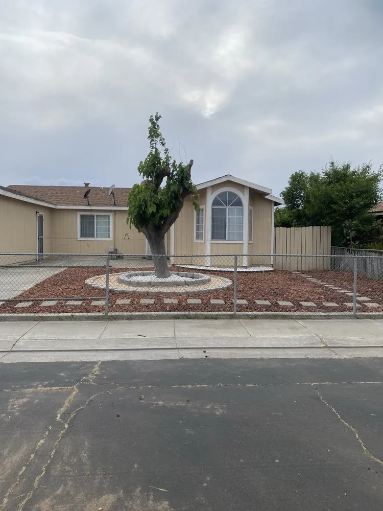 Custom lawn mowing service experts serving Tracy, CA - The Lawn Guys