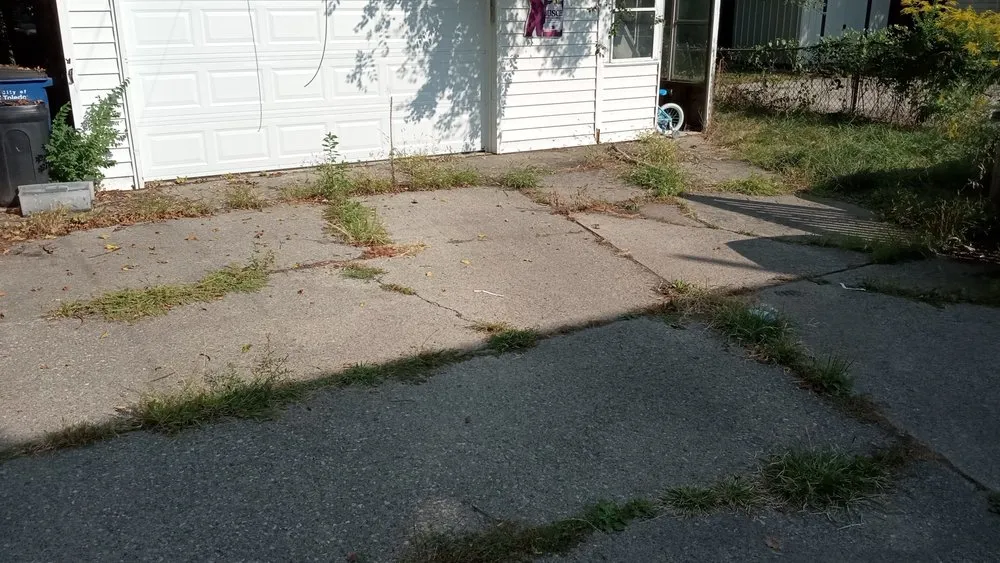 Professional garden landscaping experts serving Toledo, OH - The Lawn Guyz