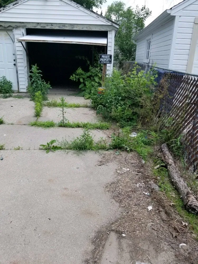 Trusted yard maintenance in Lincoln Park, MI - The Lawn Hero