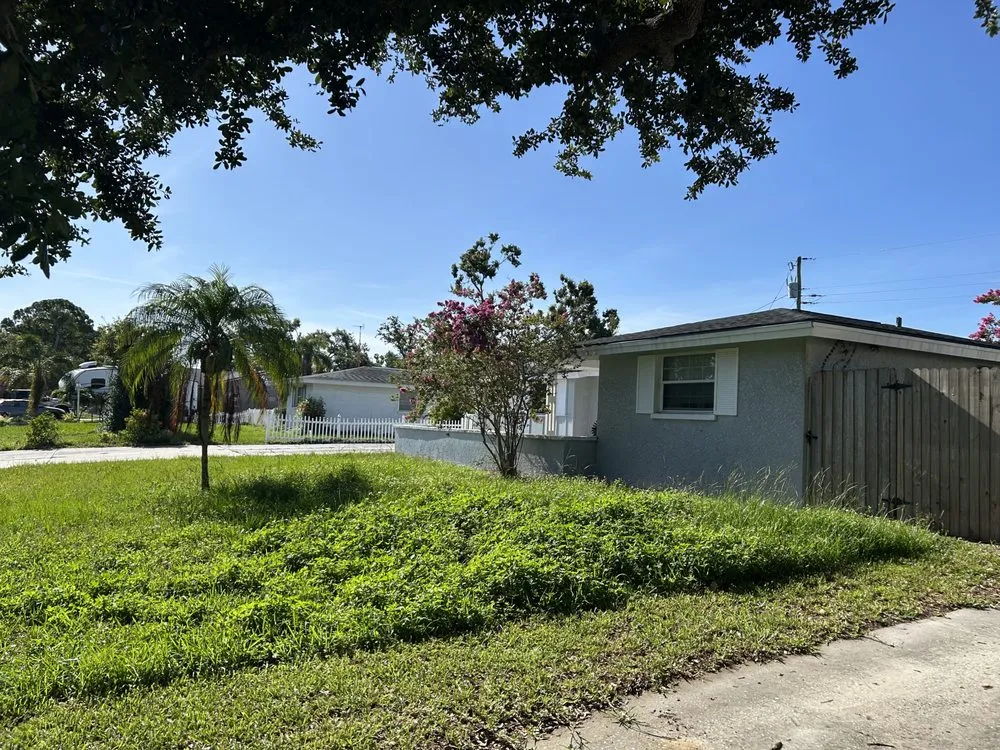 Reliable lawn care service in Sarasota, FL - The Lawn Lady