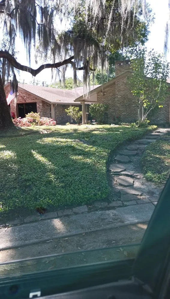 Top-rated residential landscaping experts serving New Orleans, LA - The Lawn Liberator