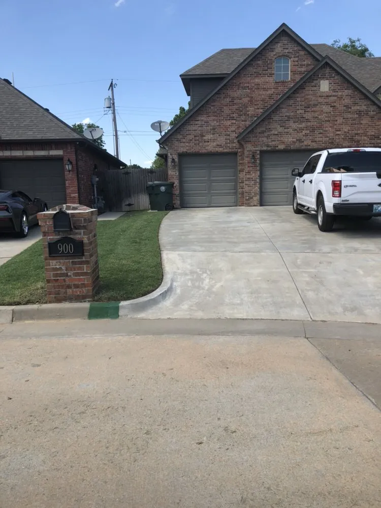 Custom yard maintenance in Oklahoma City, OK by The Lawn Man