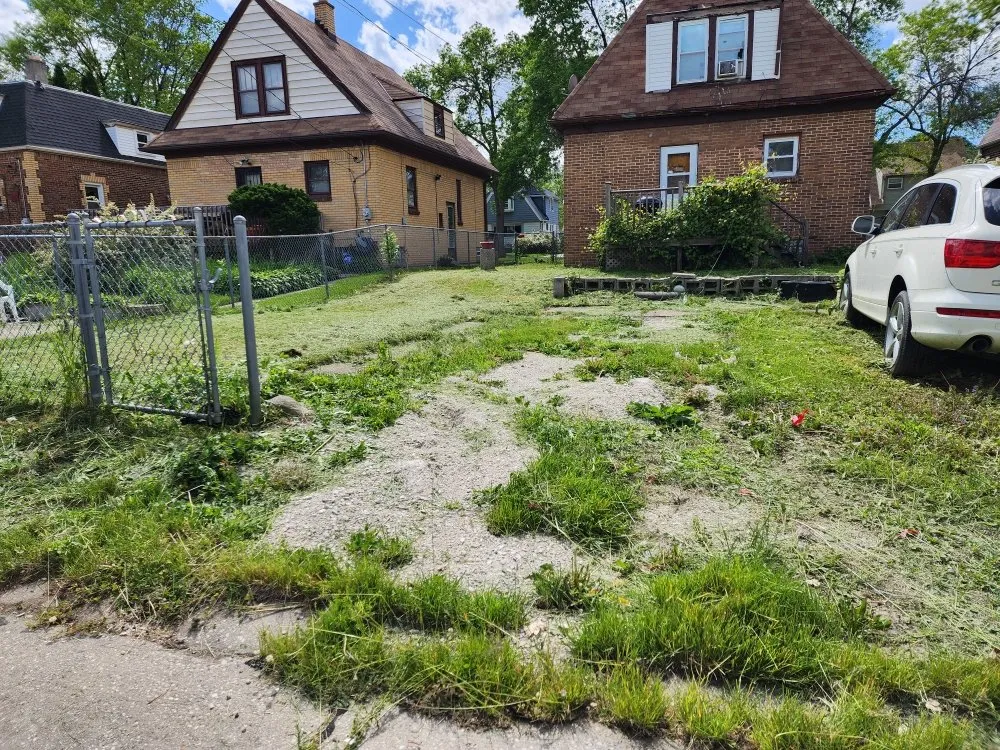 Top-rated garden landscaping for beautiful yards across Milwaukee, WI - The Lawn Queen