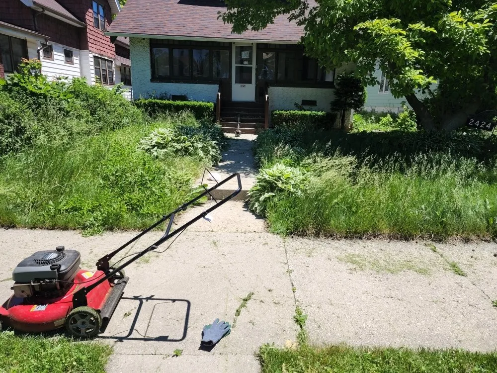 Affordable residential landscaping in Milwaukee, WI - The Lawn Queen