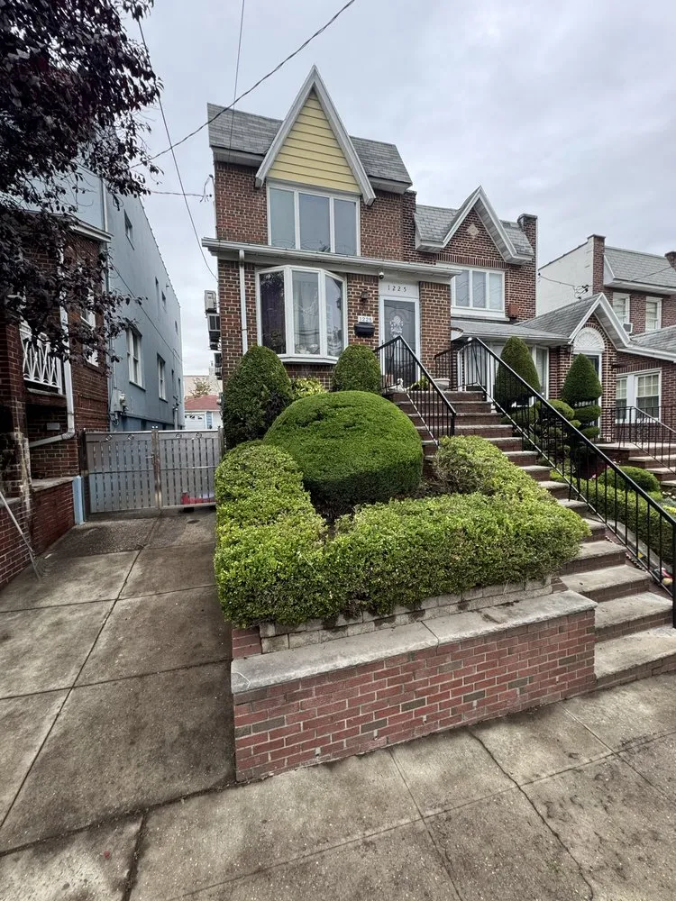 Local landscaping services experts serving Brooklyn, NY - The Lawn Ranger