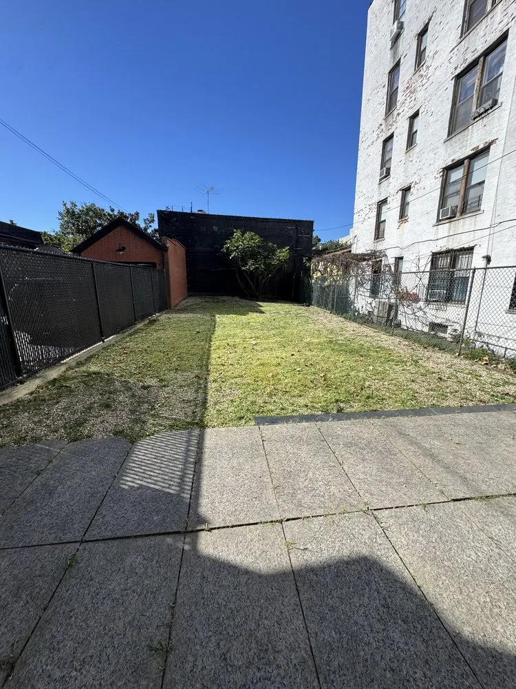 Reliable lawn mowing service with custom design across Brooklyn, NY - The Lawn Ranger