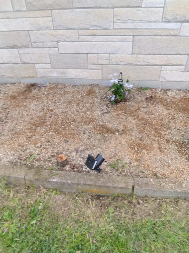 Professional garden landscaping in Lebanon, KY by The Lawn Salon