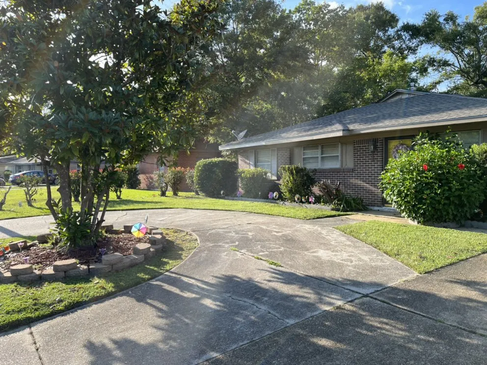 Professional yard maintenance in Gulfport, MS by The Lawn Whisperer