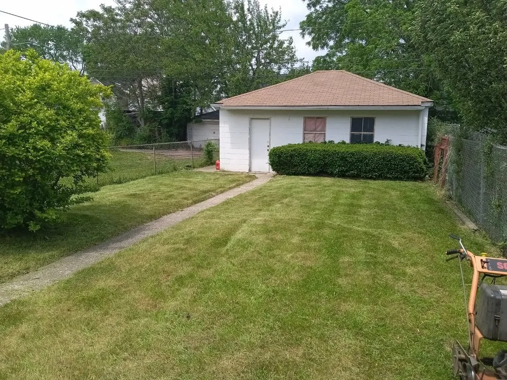 Affordable lawn mowing service experts serving Toledo, OH - The LawnFather