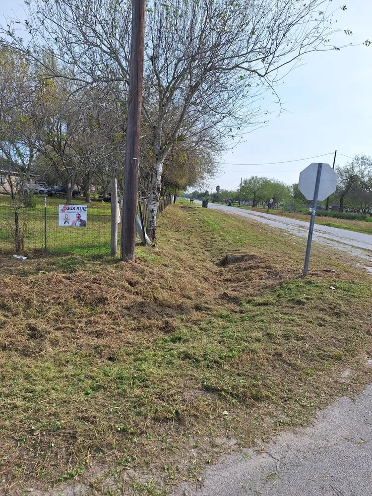 Top-rated yard maintenance for beautiful yards in Santa Rosa, TX by The Lawnman