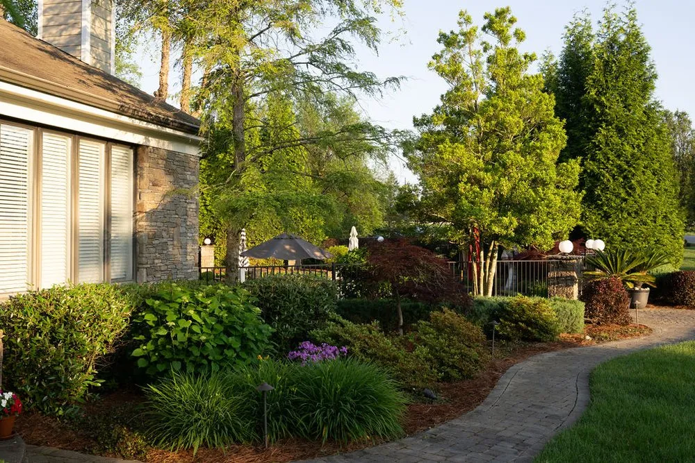 Reliable outdoor landscaping experts serving Louisville, KY - The LawnPro