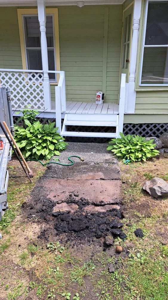 Custom garden landscaping in Warrensburg, NY - The Lawntrapenuer