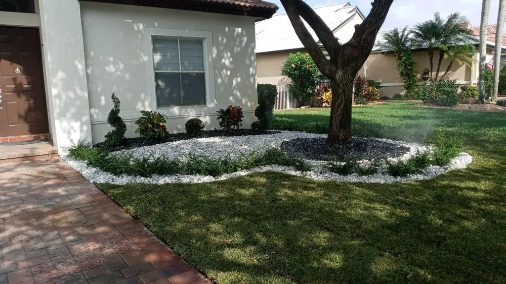 Local yard cleanup service in Hollywood, FL by The Legend Lawn J Service