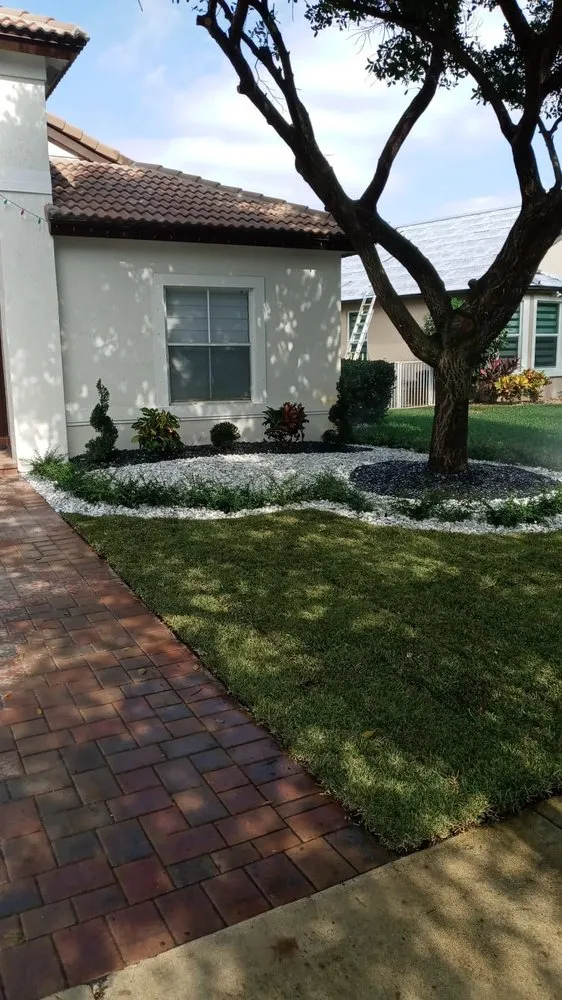 Trusted lawn mowing service in Hollywood, FL by The Legend Lawn J Service