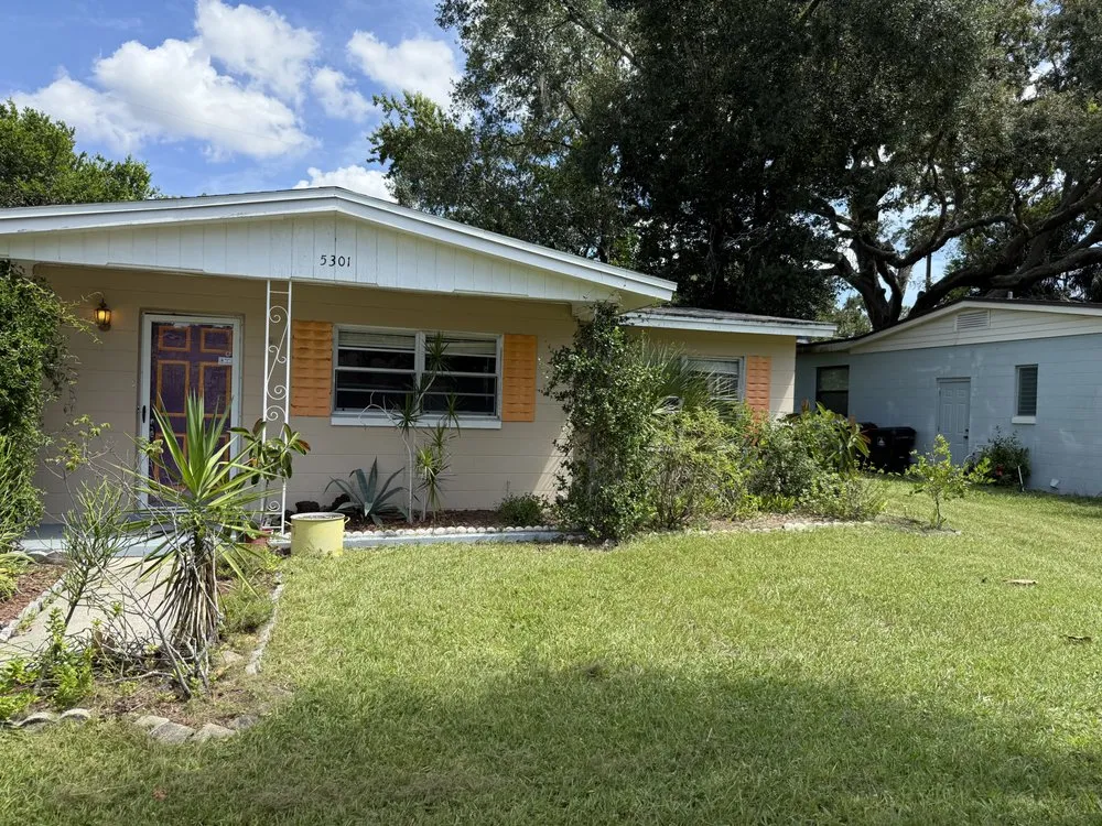 Custom lawn mowing service in Alafaya, FL by The Legends Legacy Enterprise